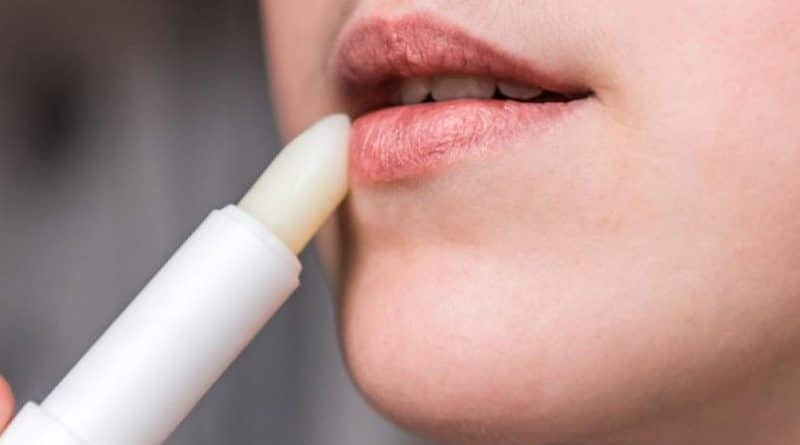 tips mengatasi bibir kering saat berpuasa